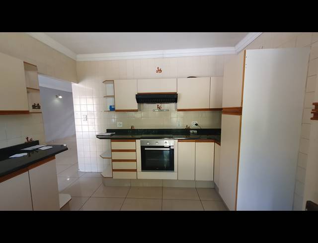 3 BEDROOM FREEHOLD FOR SALE IN BRACKENDOWNS